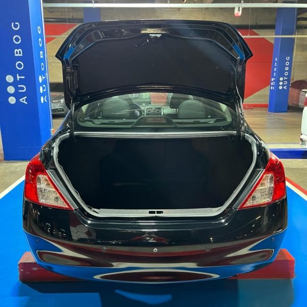 Nissan Versa Advance <br> 2013 - Imagen 12