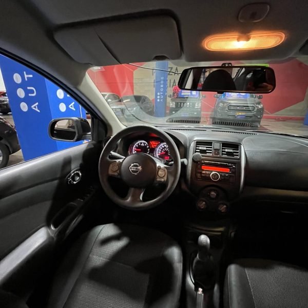 Nissan Versa Advance <br> 2013 - Imagen 18