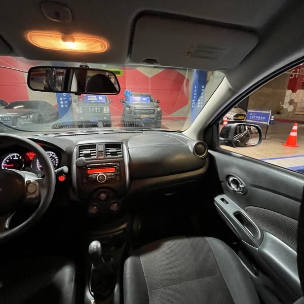 Nissan Versa Advance <br> 2013 - Imagen 19