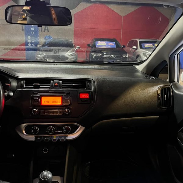 Kia Rio UB EX <br>2015 - Imagen 11