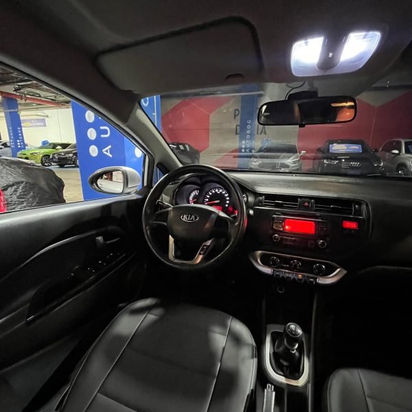Kia Rio UB EX <br>2015 - Imagen 12