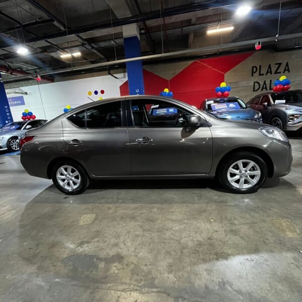 Nissan Versa Advance<br>2013<br>$24.990.000 - Imagen 4