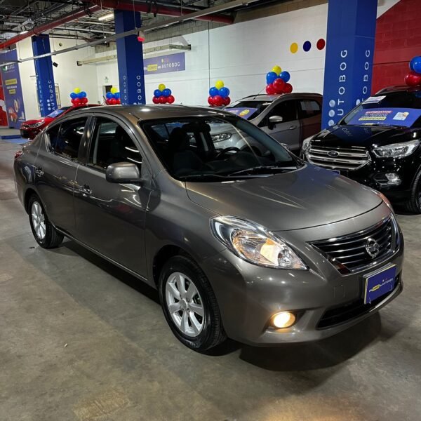 Nissan Versa Advance<br>2013<br>$24.990.000 - Imagen 3