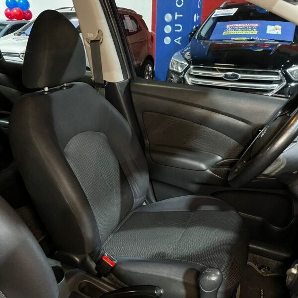 Nissan Versa Advance<br>2013<br>$24.990.000 - Imagen 10