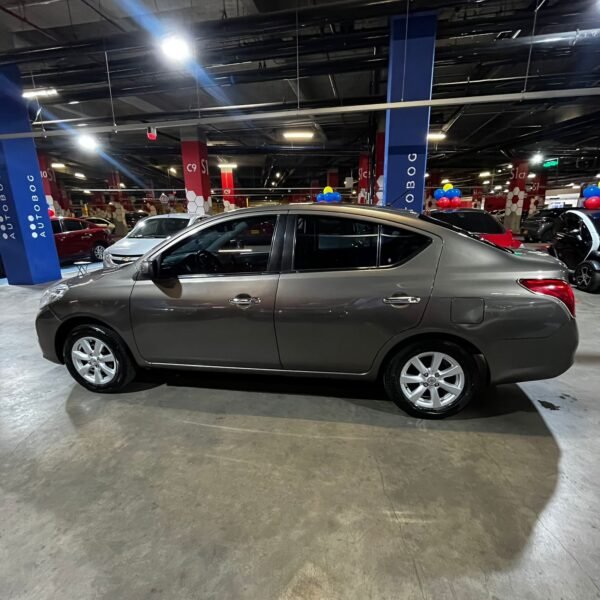 Nissan Versa Advance<br>2013<br>$24.990.000 - Imagen 8
