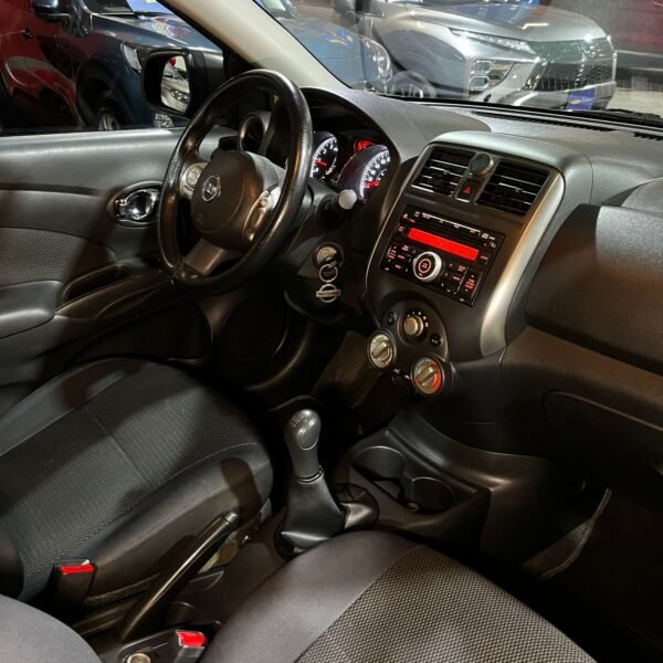 Nissan Versa Advance<br>2013<br>$24.990.000 - Imagen 18