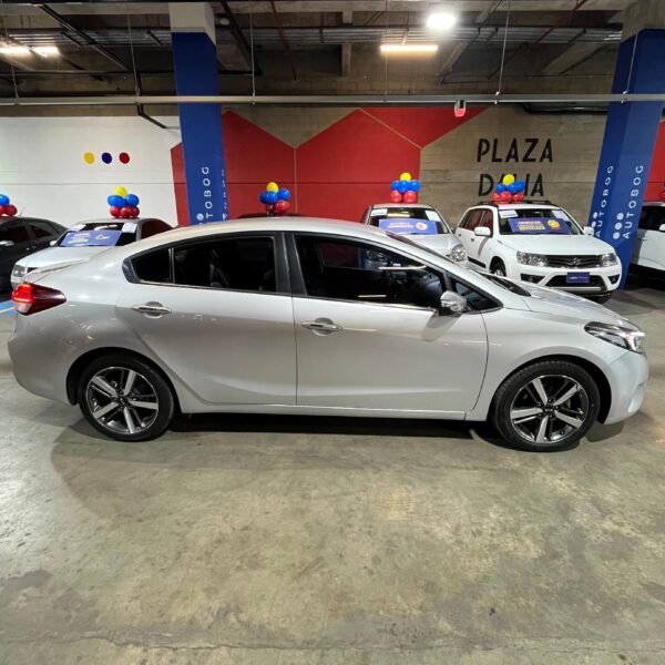Kia Cerato<br>2019<br>64.630.000 - Imagen 3