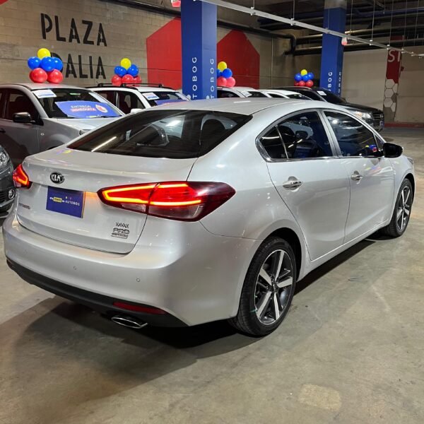Kia Cerato<br>2019<br>64.630.000 - Imagen 4
