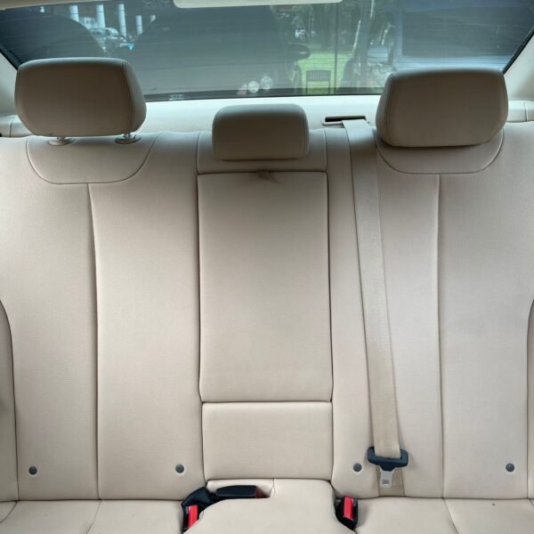 BMW 320I <br>2013<br>58.430.000 - Imagen 9