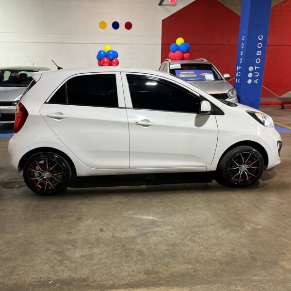 Kia Picanto LX <br>2012<br>28.990.000 - Imagen 4