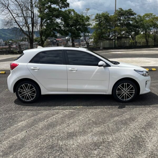 Kia Rio Zenith<br>2018<br>57.890.000 - Imagen 4