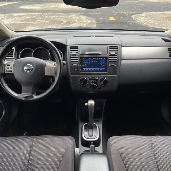 Nissan Tiida<br>2012<br> - Imagen 8