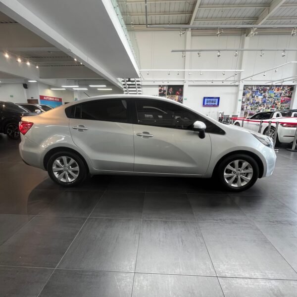 Kia Rio Spice UB EX<br>2015<br>42.980.000 - Imagen 3