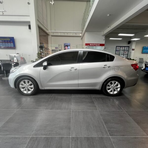 Kia Rio Spice UB EX<br>2015<br>42.980.000 - Imagen 7
