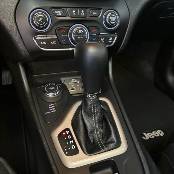 Jeep Cherokee<br>2015<br>61.990.000 - Imagen 12