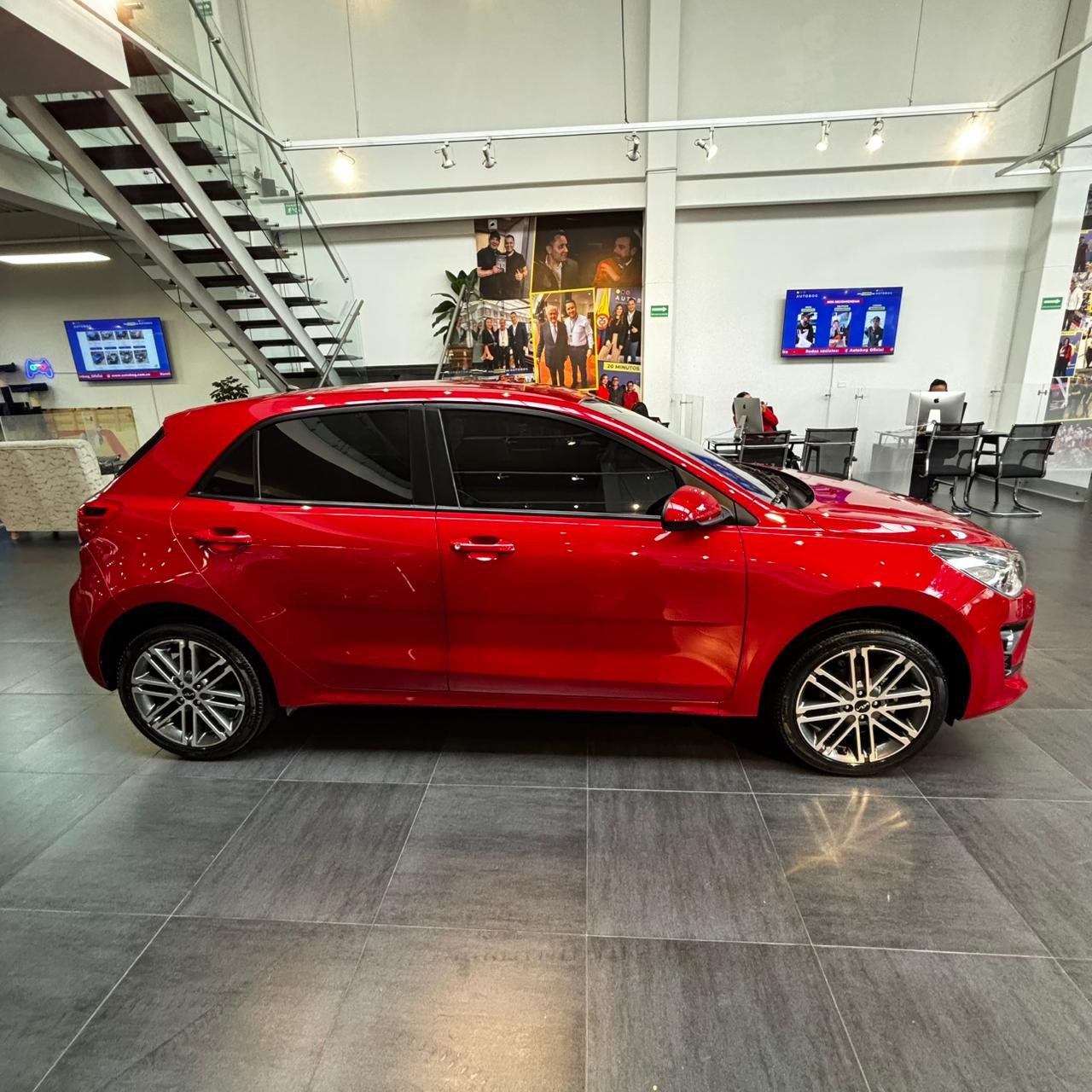 Kia Rio Vibrant<br>2024<br>$74.980.000 - Imagen 3