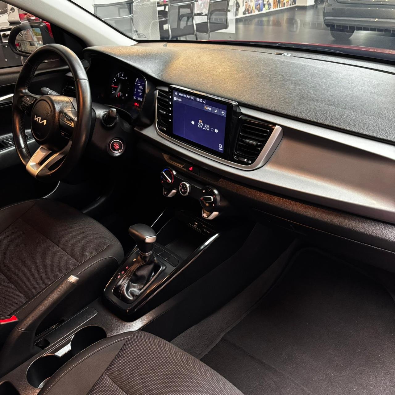 Kia Rio Vibrant<br>2024<br>$74.980.000 - Imagen 13