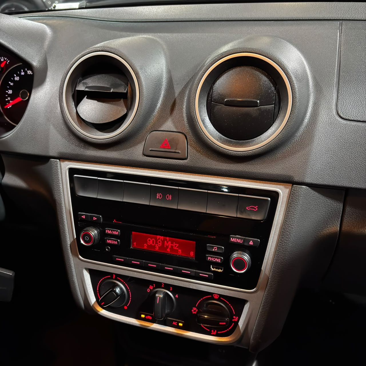 Volkswagen Gol Trendline<br>2015<br> $41,980.000 - Imagen 18